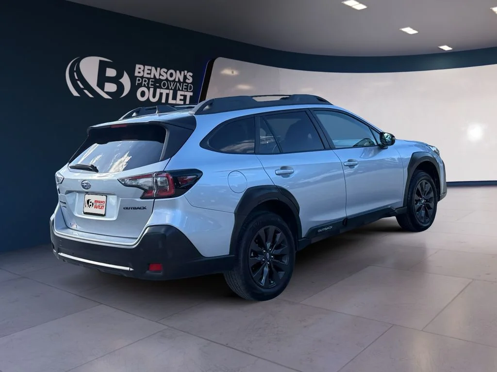 Used 2025 Silver Subaru Onyx Edition image 5