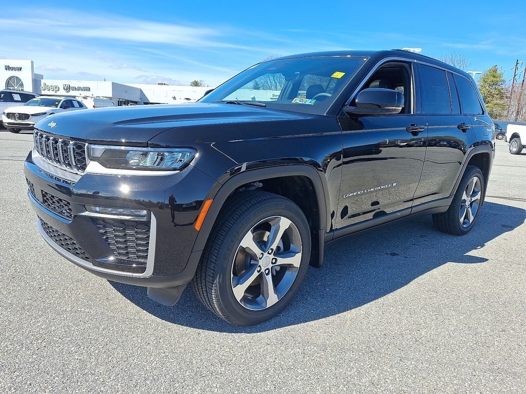 New 2026 Diamond Black Crystal Pearlcoat Jeep Limited image 2