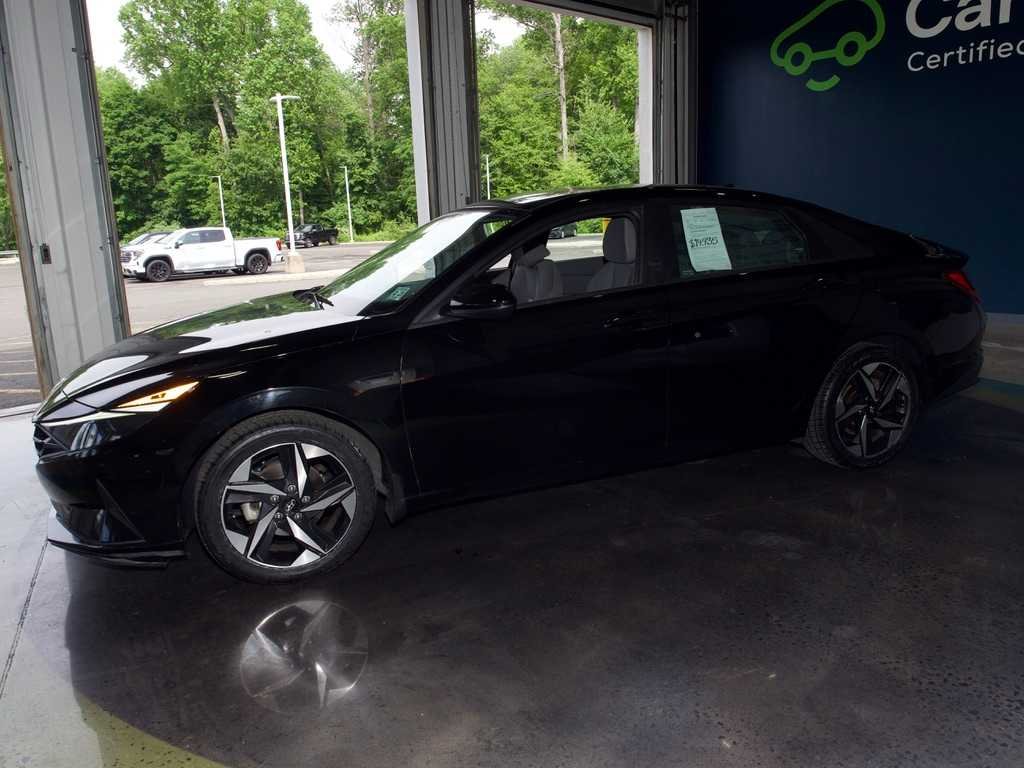 Used 2023 Black Hyundai SEL image 4