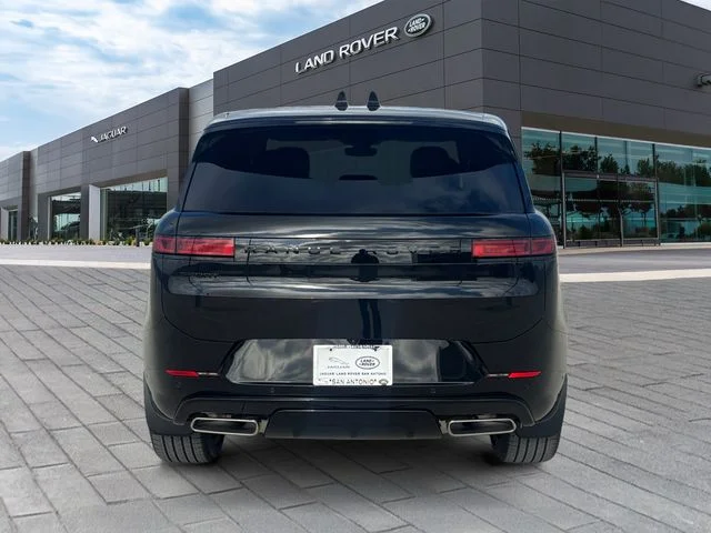 New 2026 Black Land Rover Dynamic SE image 4