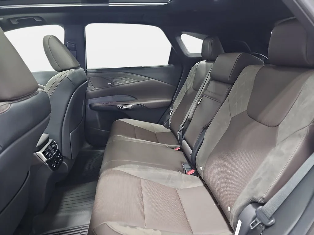 New 2026 Eminent White Pearl Lexus LUXURY image 10