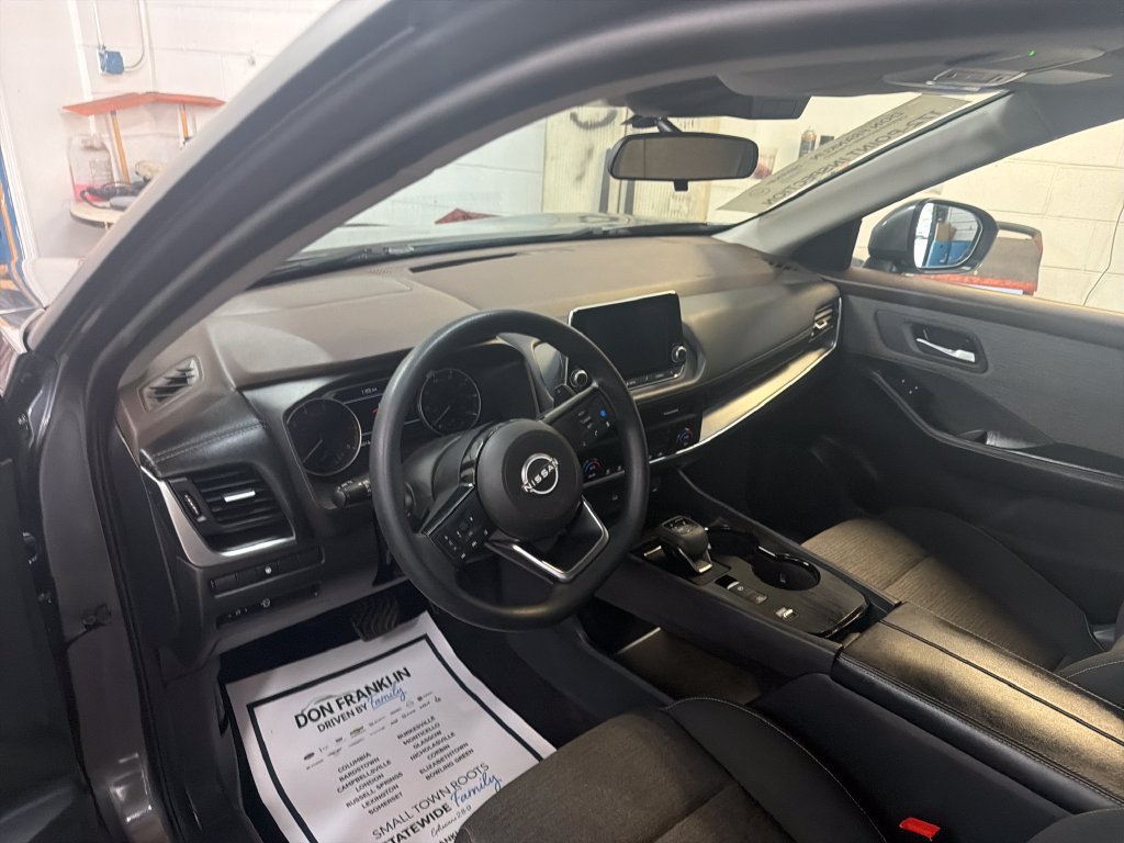Used 2023 Gray Nissan SV image 16