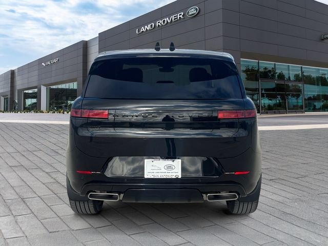 New 2026 Santorini Black Land Rover Dynamic SE image 4