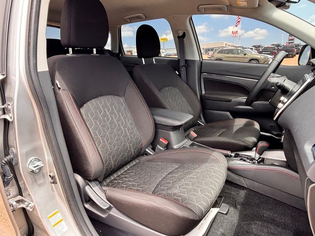 Used 2026 Silver Mitsubishi  image 29