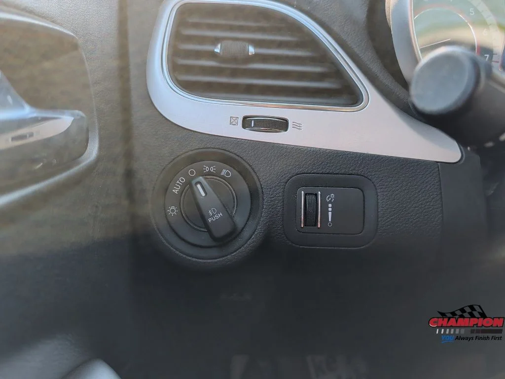 Used 2014 White Dodge R/T image 28