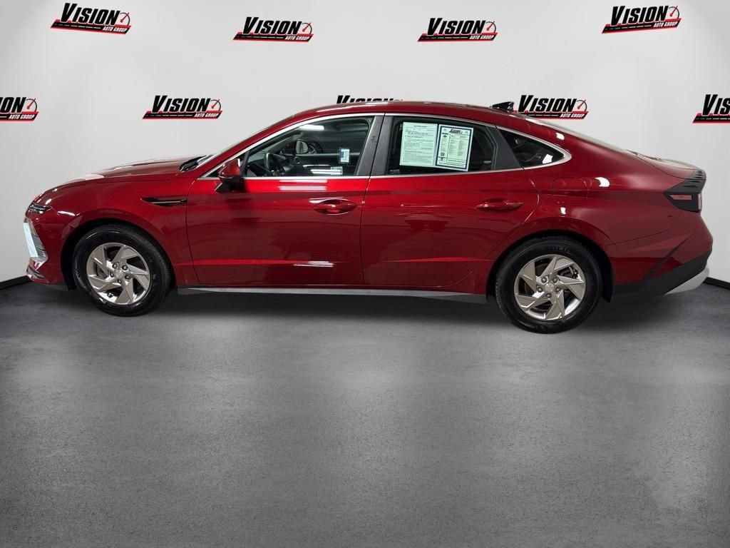 Certified Used 2025 Red Hyundai SE image 7