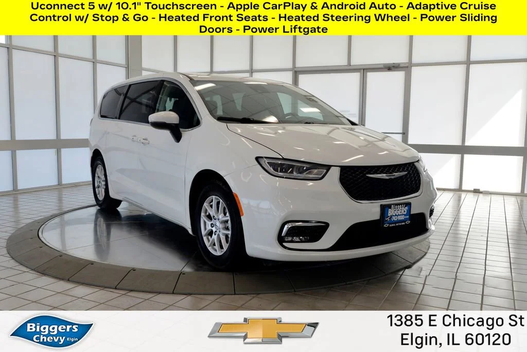 2023 Chrysler Pacifica Touring L's photo