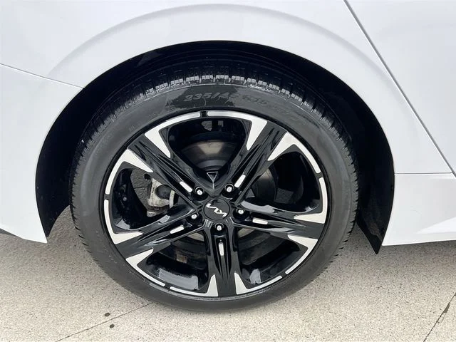 Used 2023 White Kia GT-Line image 41