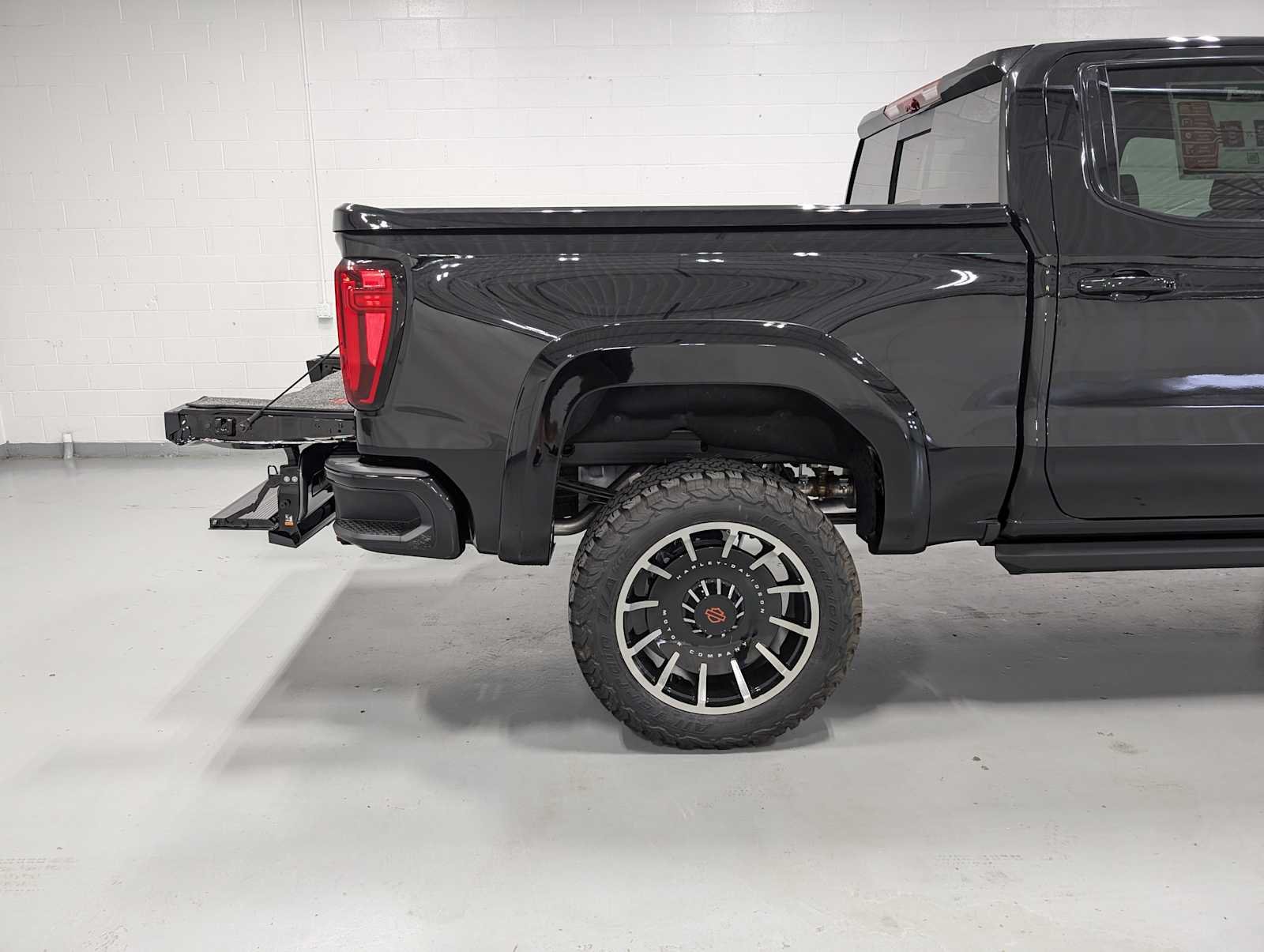 2025 GMC Sierra 1500 AT4 - Photo 11