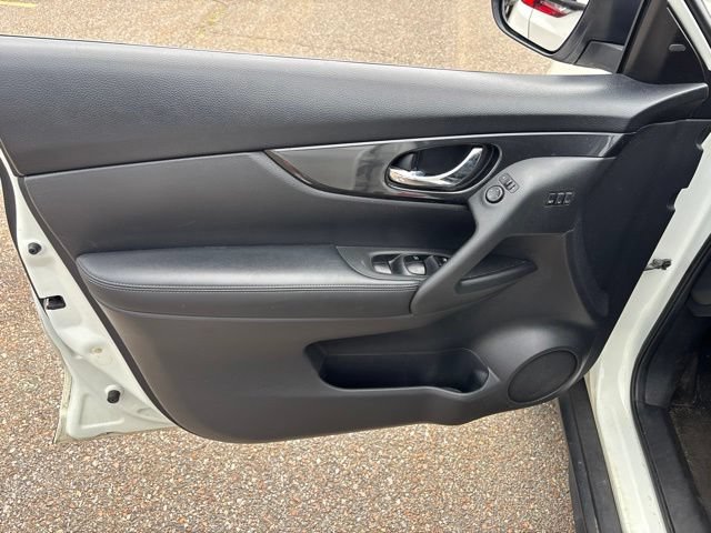 Used 2018 Pearl White Nissan SV image 14
