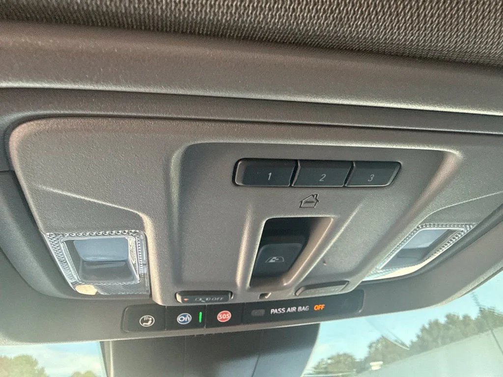 Used 2022 Silver GMC SLT image 14