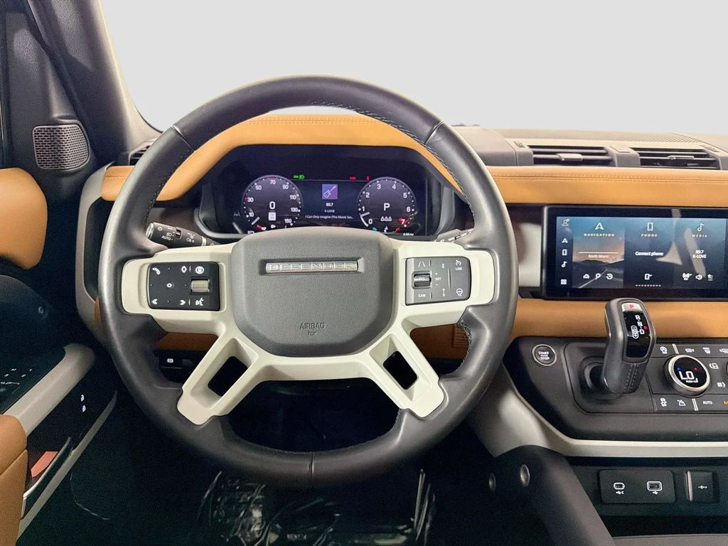 Used 2024 Black Land Rover X-Dynamic SE image 24