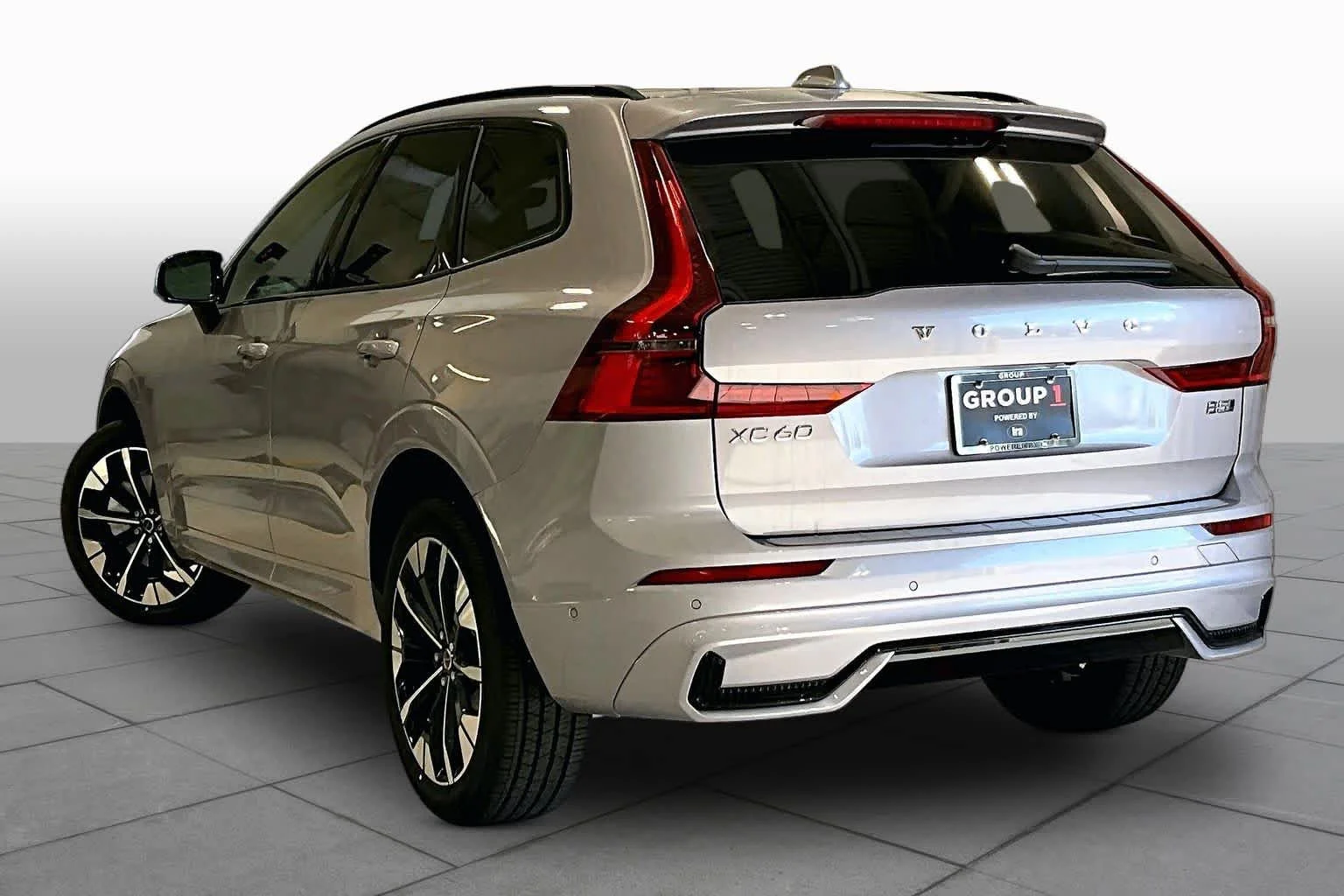 New 2026 AURORA SILVER Volvo Plus image 3