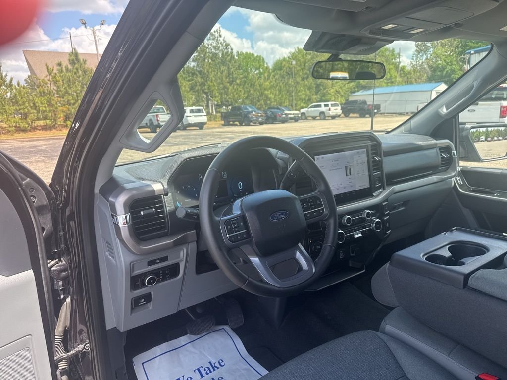 Used 2025 Black Ford XLT image 5
