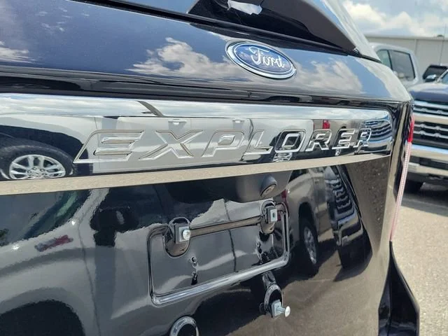 2023 Ford Explorer XLT - Photo 10