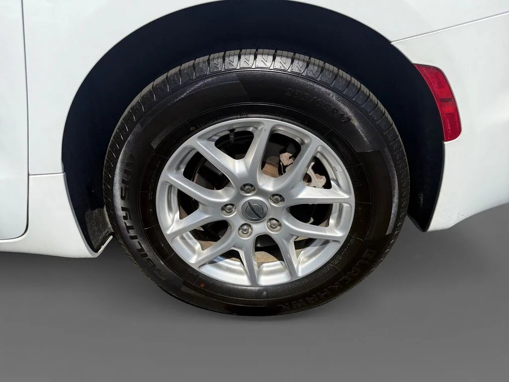 Used 2024 White Chrysler Touring L image 8