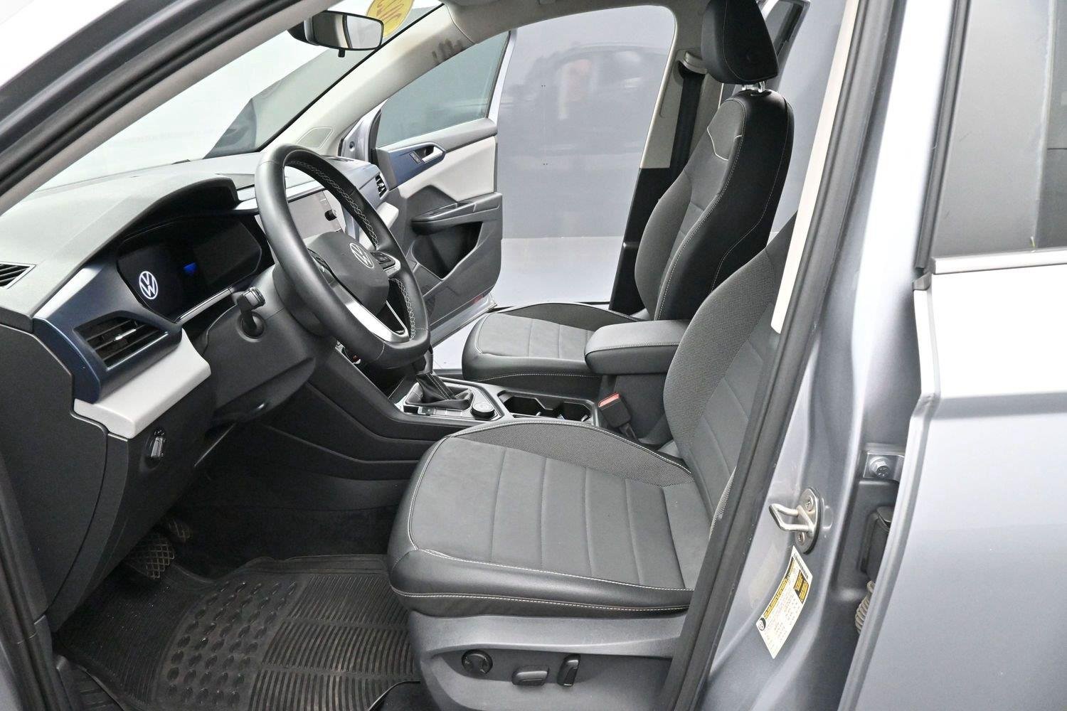 Used 2023 Pyrite Silver Metallic Volkswagen SE image 13