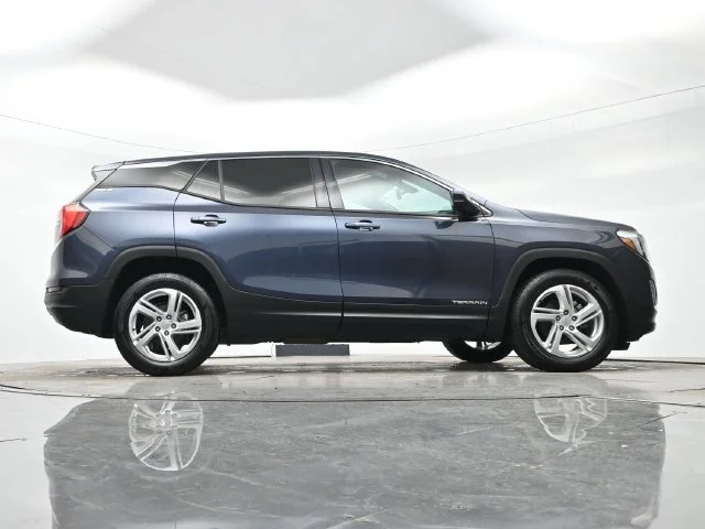 Used 2018 BLUE STEEL METALLIC GMC SLE image 30