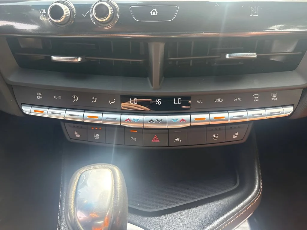 Used 2021 SATIN STEEL METALLIC Cadillac Premium Luxury image 21