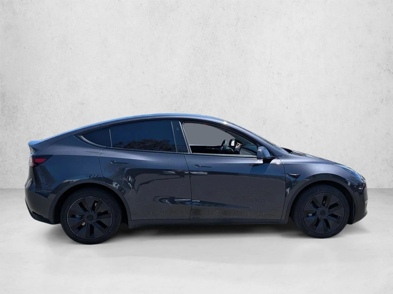 Used 2024 Stealth Grey Tesla Long Range image 4