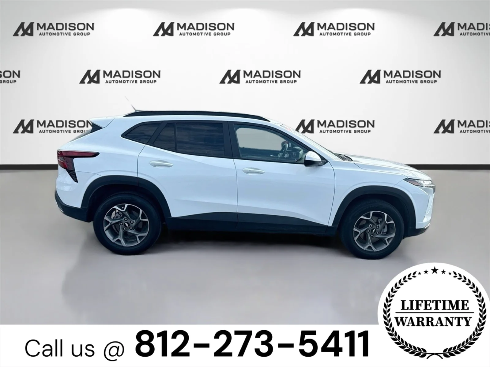 Used 2025 WHITE Chevrolet LT image 4