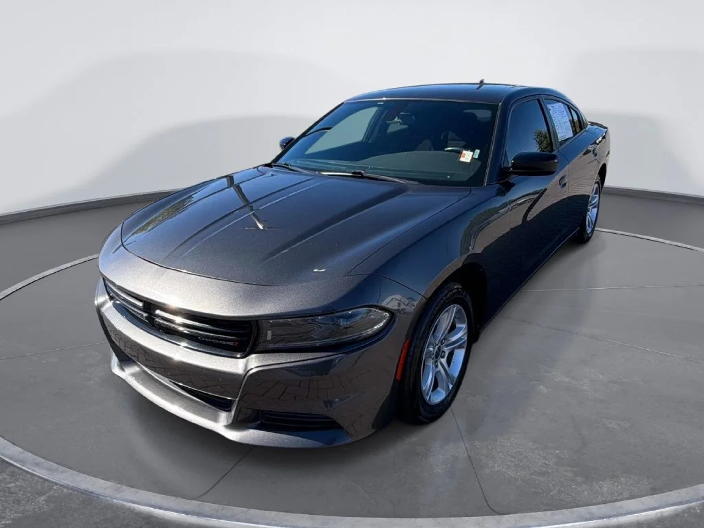 Used 2023 Gray Dodge SXT image 3