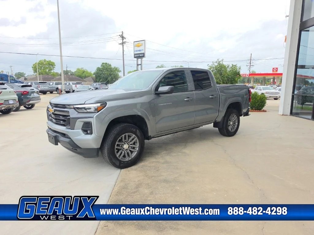 Used 2025 Gray Chevrolet LT image 4