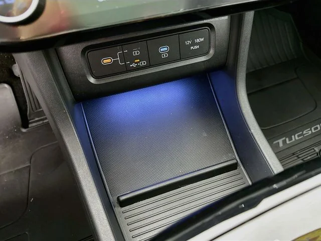 Used 2025 Red Hyundai SEL Convenience image 35