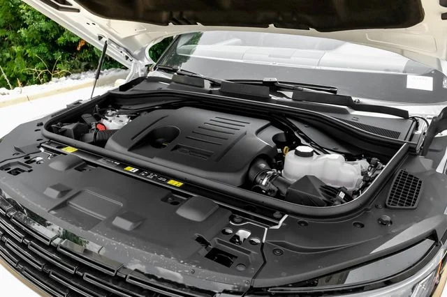 New 2026 Fuji White Land Rover SE image 55
