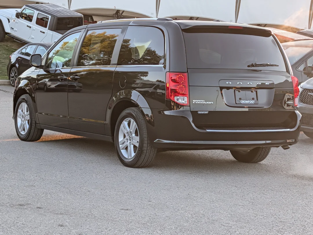 Used 2019 Black Dodge Crew Plus - - FWD - 3.6L V6 - Power Sliding Doors - Power Liftgate - Leather Seat & More! image 6
