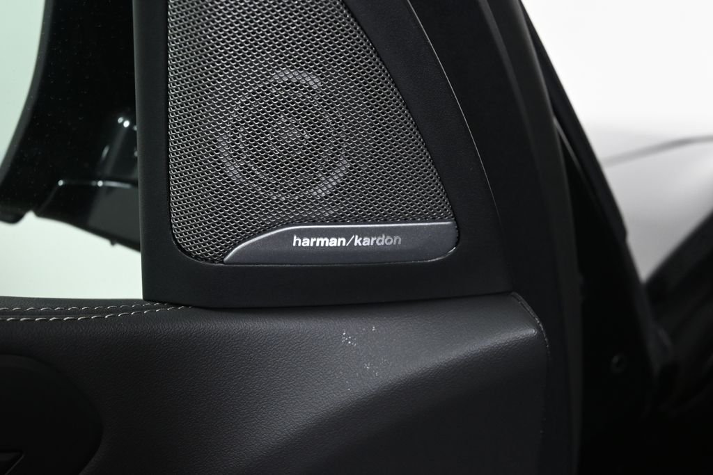 New 2026 Black Sapphire Metallic BMW xDrive40i image 29