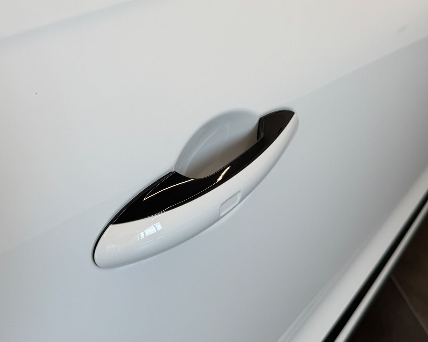 Used 2023 White Bentley V8 S image 40