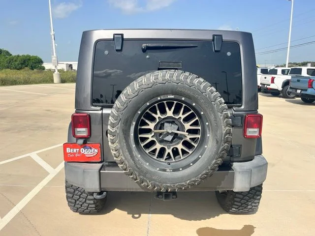 Used 2018 Gray Jeep Unlimited Sahara image 5