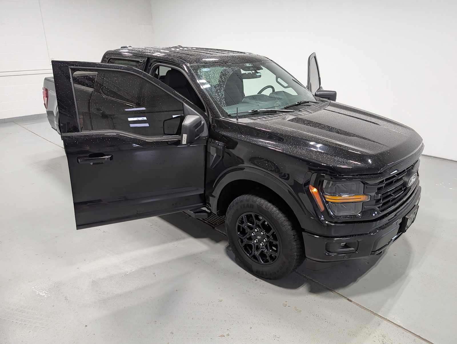 Used 2024 Agate Black Metallic Ford XLT image 16
