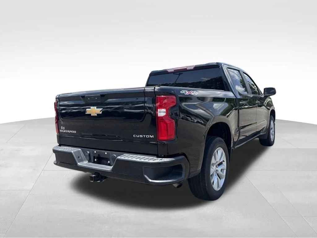 Used 2022 Black Chevrolet Custom image 19
