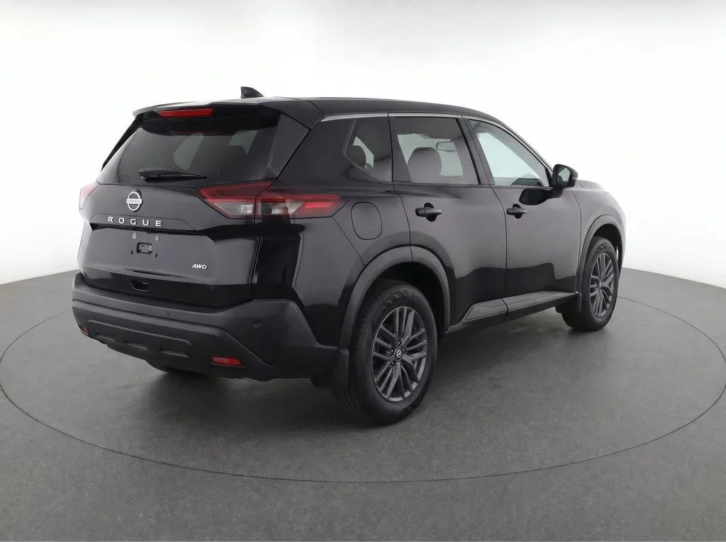 Used 2021 Black Nissan S image 4