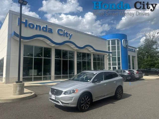 Used 2017 Bright Silver Metallic Volvo T6 Dynamic image 1