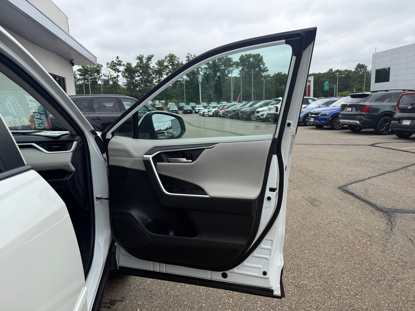 Used 2021 Blizzard Pearl Toyota Limited image 33