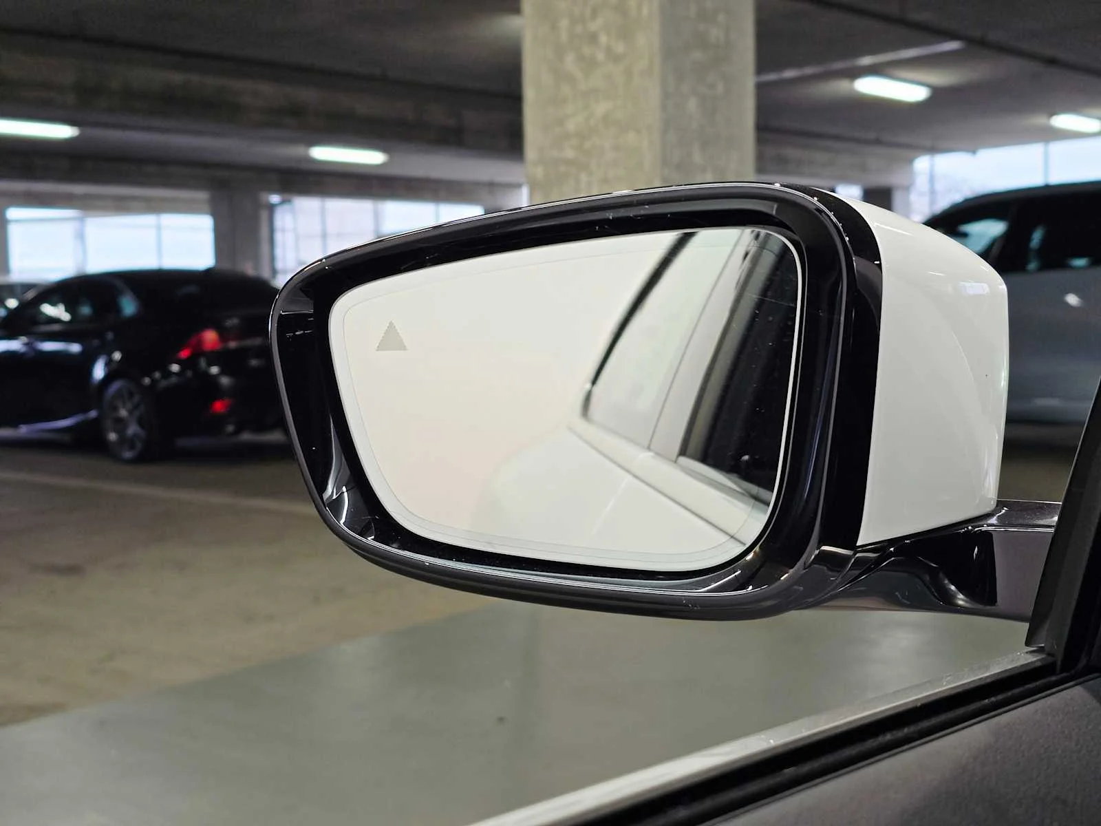 New 2026 Mineral White Metallic BMW xDrive40 image 22