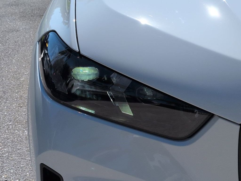 New 2026 Alpine White BMW xDrive40i image 10