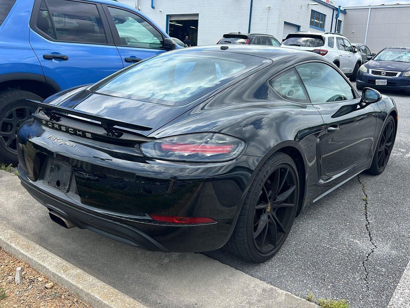 Used 2019  Porsche Base image 4