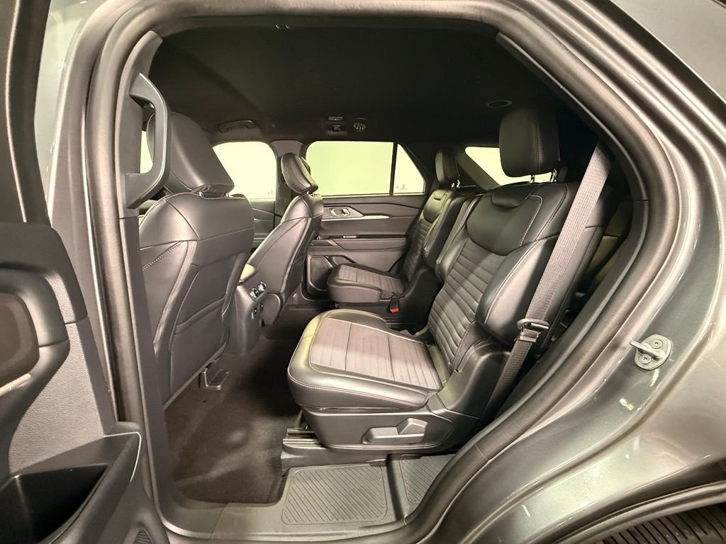 Certified Used 2025 Gray Ford ST-Line image 19
