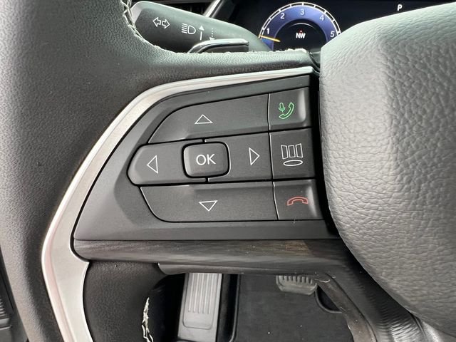 New 2026 Bright White Clear-Coat Exterior Paint Jeep Laredo X image 23