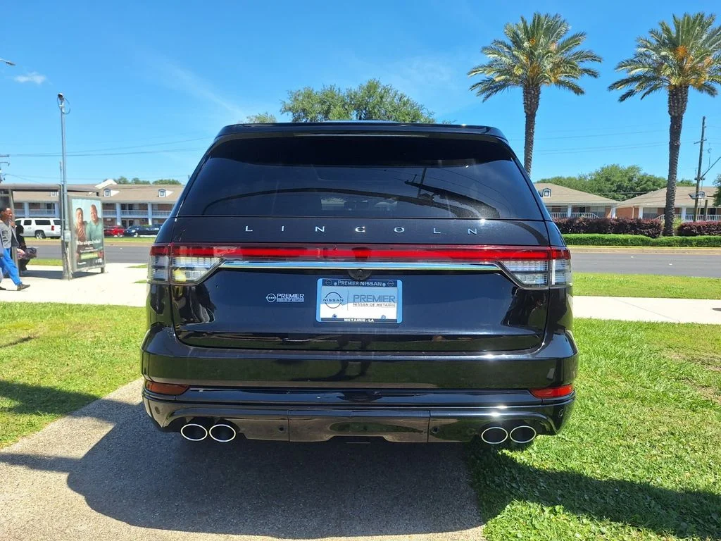 Used 2022 Black Lincoln Reserve image 4