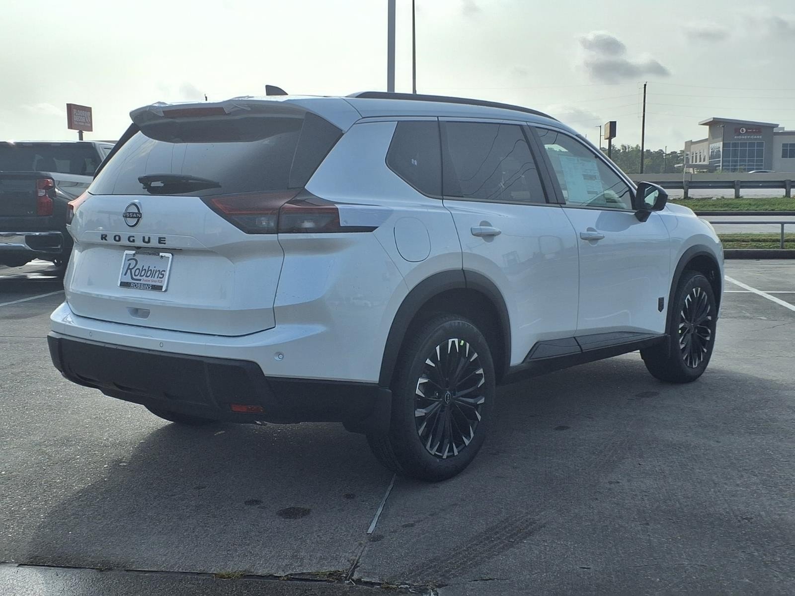 New 2026 Everest White Pearl TriCoat Nissan Dark Armor™ image 3