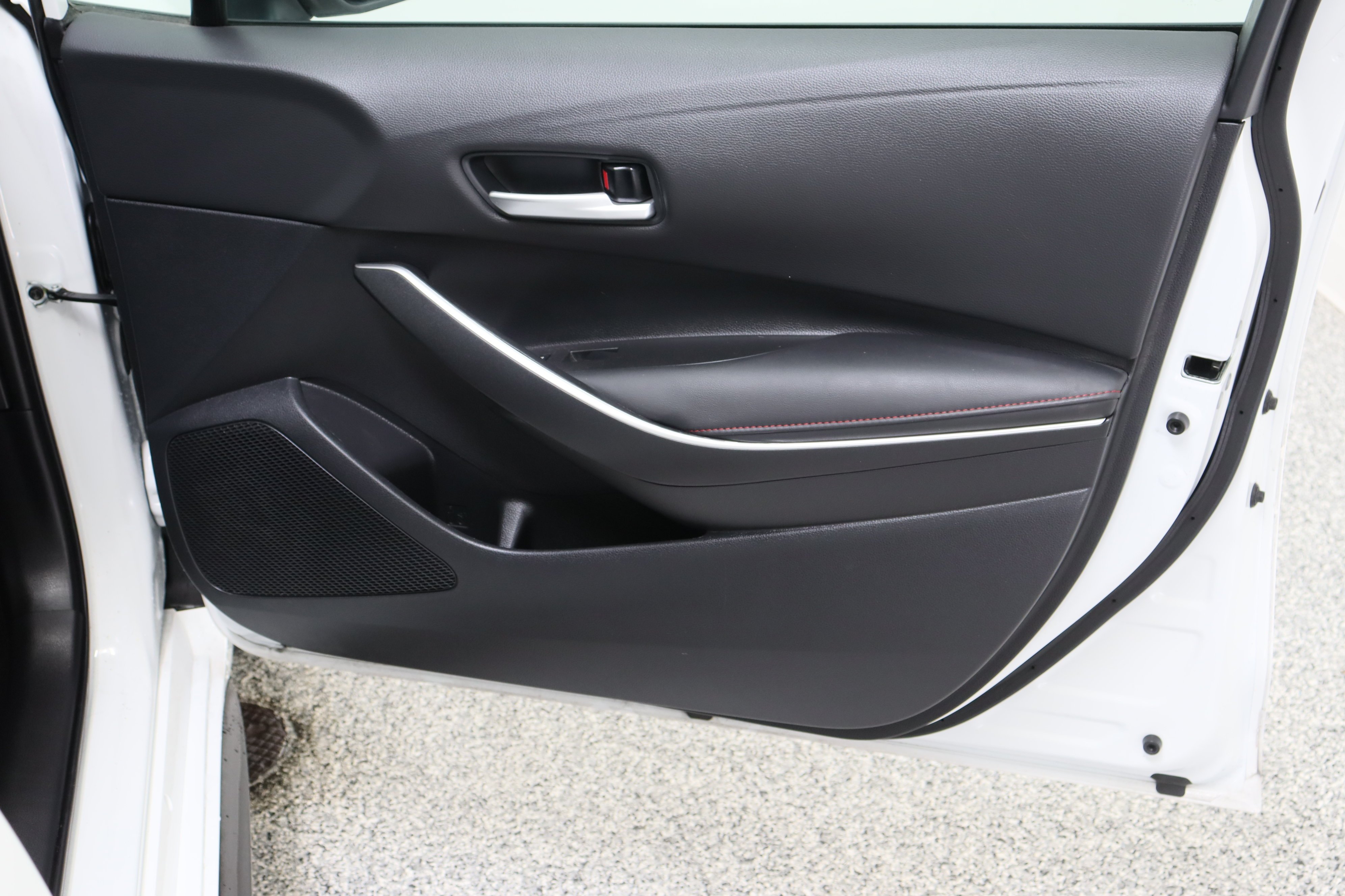 Used 2023 Wind Chill Pearl Toyota SE 2.0L image 32
