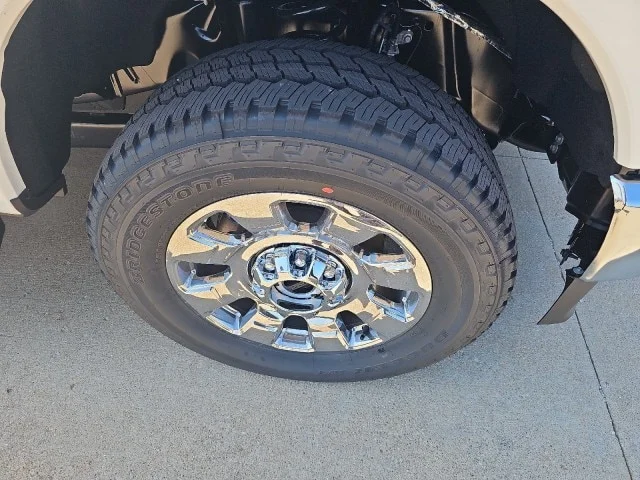 New 2026 Star White Metallic Tri-Coat Ford F-250® Lariat® image 33