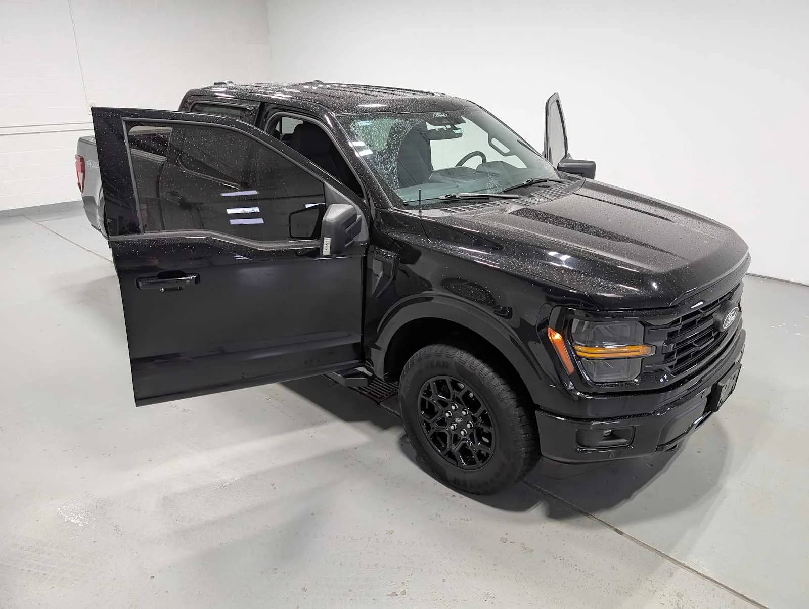 Used 2024 Agate Black Metallic Ford XLT image 16