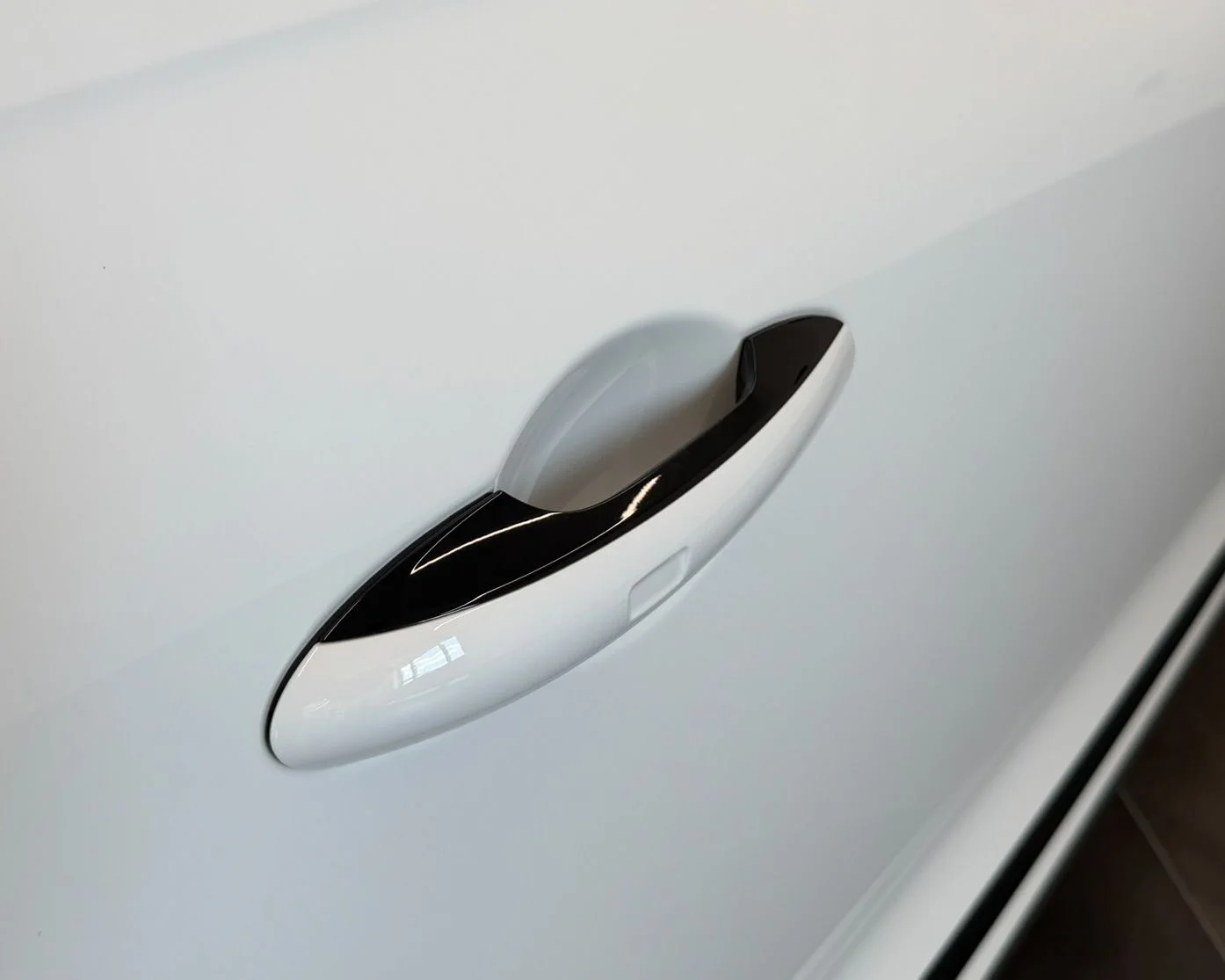Used 2023 White Bentley V8 S image 40