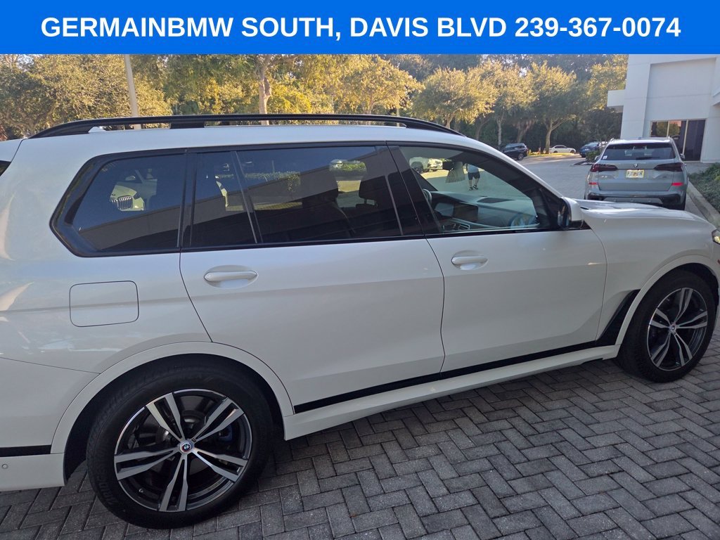 Used 2022 White Metallic BMW M50i image 28